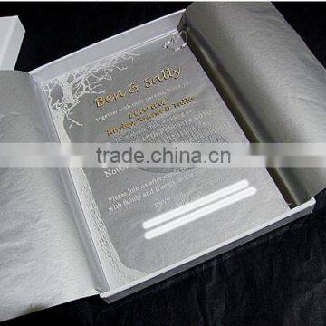 Hot sale personalized transparent acrylic wedding invitations with white silk screen printing&silver tracing papers cushion                        
                                                Quality Choice