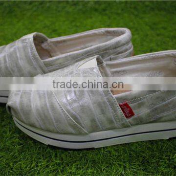 The crocodile gray lady PU casual shoes