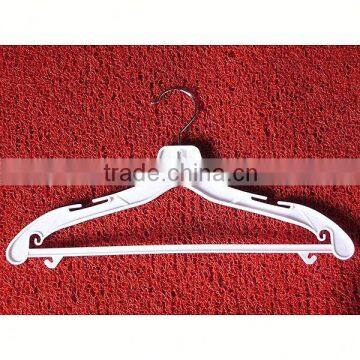 plastic clothes hanger stand