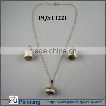 Wholesale fashion fancy design simple gold necklace and pendant