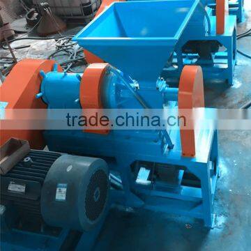 Rubber fine powder pulverizer