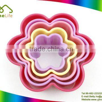 Kitchen accessoried cute 5pcs flower shape plastic cookie cutter set