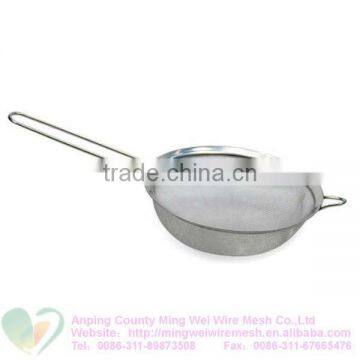 mesh colander with long handle