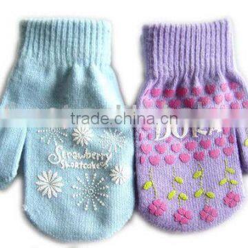 2-3 years Baby mitten with printed logo