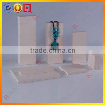 Good design white acrylic jewelry display set