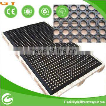 Entrance rubber matting with holes