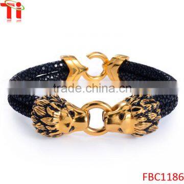 2016 New design leather bracelet with gold lion head charm of stingray bracelets.