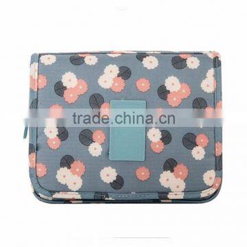 Hot selling fashion hanging cosmetic bag