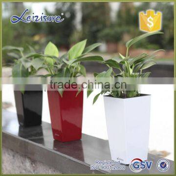 Made in China Round Baking Finish Self-watering Planters photo-3