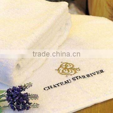 100%cotton hotel bath towel eith emboridery logo on the towel