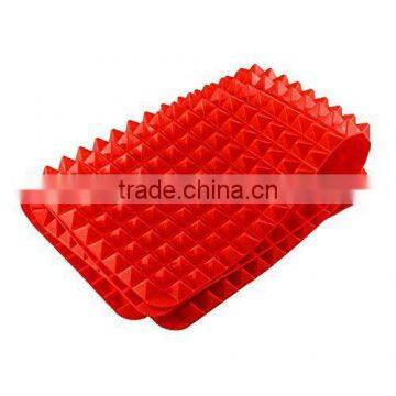 Anti-slip Silicone Trivet Pad In a Honeycomb Grid Cushioned Barrier