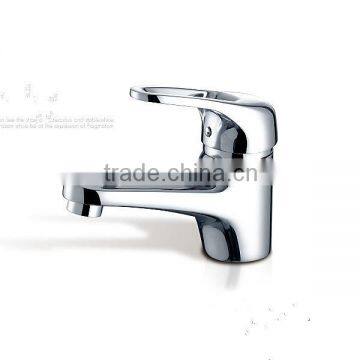 Single lever ceramic valve pull down polished chrome surface wash basin mixer faucet