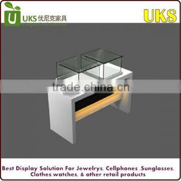 Customized Glass Jewelry Display Counter of Jewelry Retail Store