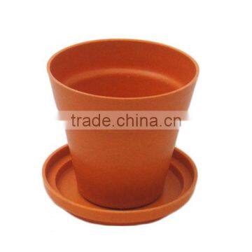 Garden flower pot with matching trays (saucers)