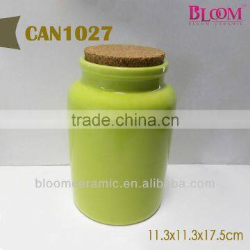 Ceramic spice storage jar with lid