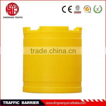 Large water-filled traffic barriers /plastic safety barriers