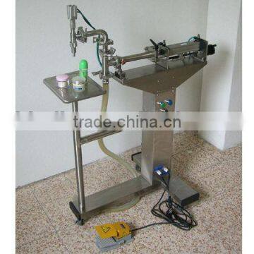 Liquid filling machine