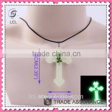 New arrival fashion jewelry lucky clover cross handmade necklace cute girl religious necklace plastic glow in the dark necklace