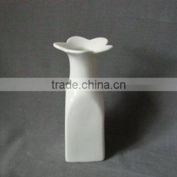 Elegant Wholesale Pure White Fish Shape Stoneware Bud Vase Small Decorative Flower Vase White Mini Bud Vase photo-6