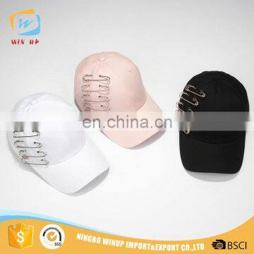 2017 wholesale bllank design custom snapback cap with pin decoration