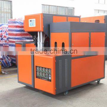 Plastic bottle blow molding machine