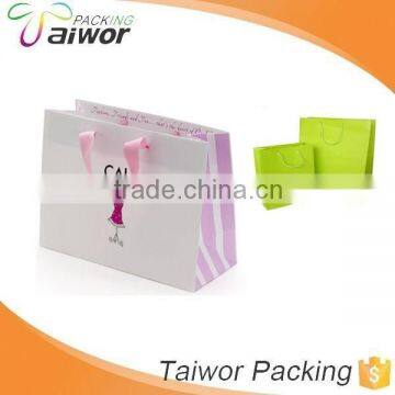 China popular customized paper gift bags with handles