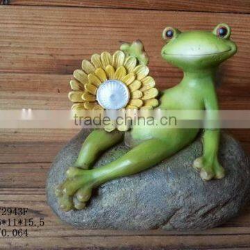 polyresin solar garden frog ornament