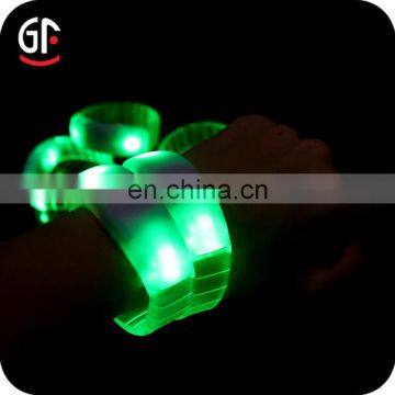 Feest Souvenirs 433/868/915MHz RGB LED Radio Bracelet RFID Remote