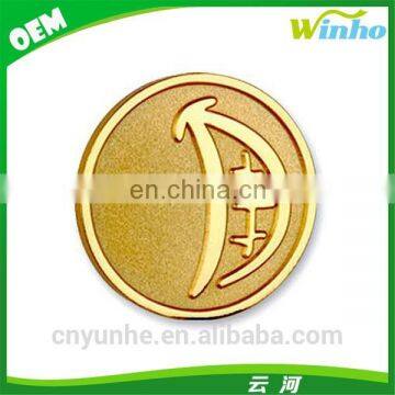 Winho gold plating die cast badge with sand bottom