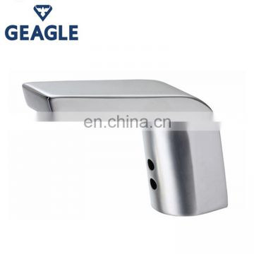 Surface Treatment Chrome Plated Self Closing hotel Water Basin Faucets