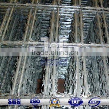 BTO-22 Hot Dip Galvanized Welded Razor Wire Mesh Fence