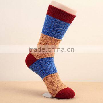 China traditional knitted wholesale polyester stripped sport socks