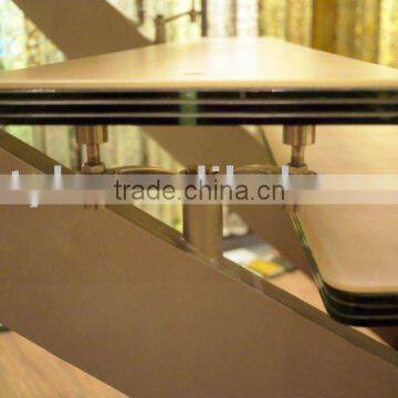 GLASS LAMINATED STAIRCASE