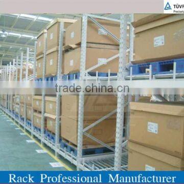 gravity flow pallet racking for industrial storage