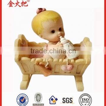 New product 2014 polyresin figurine baby in hand