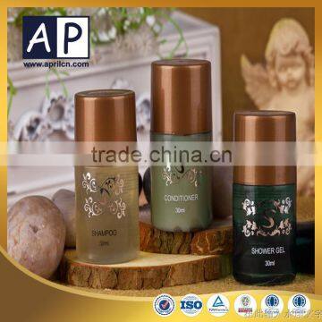 packing one-off mini shampoo