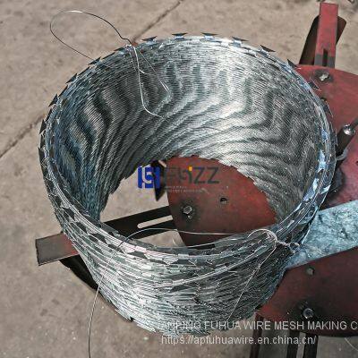 Galvanized Razor Wire BTO-22 High Security Concertina Razor Barbed Wire for Perimeter Protection Around Airports