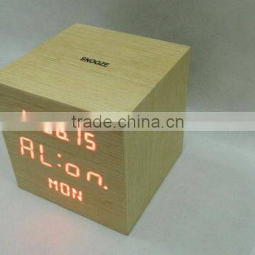 WL0983T High Quality Sensor Wooden Desktop Clock