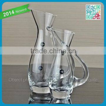 High quality glass whiskey decanter with handle