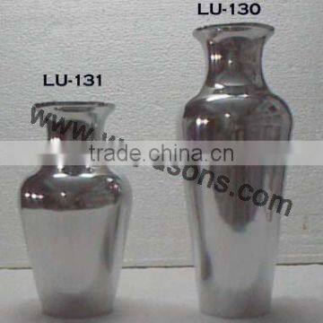Stylish Handmade Metal Vase for Home Decoration photo-4