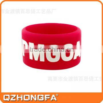 Cutomized debossed logo unique design silicone rubber wedding ring