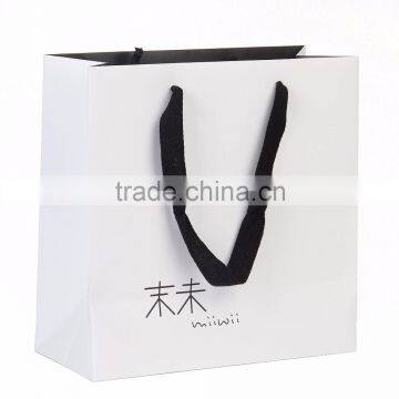 White shopping hand kraft garment paper gift bags wholesale