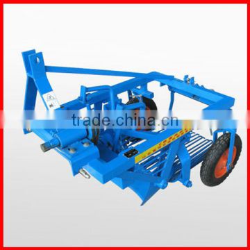 4UD-1 mini tractor potato harvester