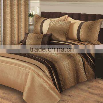 Pleated jacquard comforter with matching curtains