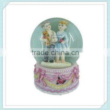 Polyresin + Glass Wedding Favors Snow Globe