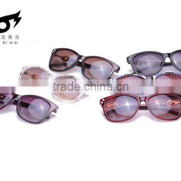 Factory direct selling fashion sunglasses with square frame