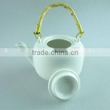 White Cheap Price Ceramic Teapot With Plastic Handle in Stock photo-2
