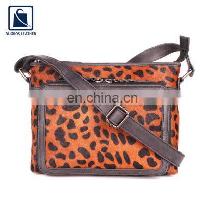 2022 Exclusive Range of Matching Stitching Fashion Style Genuine Leather Women Sling Bag From Wholesale Manufacturer
