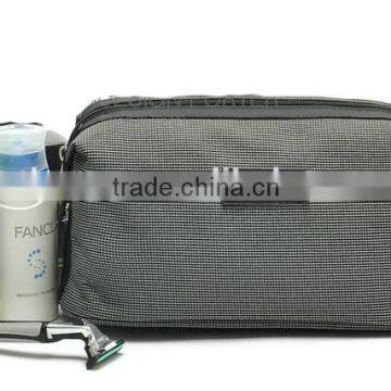 Elegant Small Plaid Toiletry Bag Travel Organizer Cosmetic Bag for Men Women photo-4