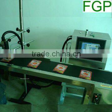 Automatic coding machine on plastic bag with conveyor belt